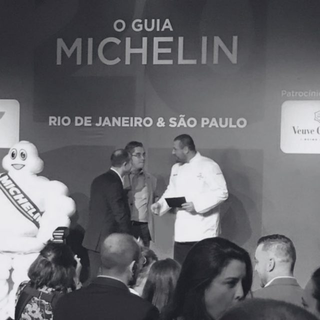 Chef Pier Paolo recebendo a estrela Michelin.