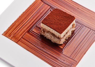 Típico da região da Toscana, o tiramisù é o doce mais clássico da culinária italiana. Feito com creme leve de mascarpone, biscoito champagne (ambos feitos artesanalmente por aqui) e café, é a sobremesa mais pedida da casa.